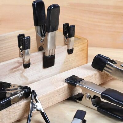 گیره های فنری فلزی، گیره های سنگین برای نجاری و پس زمینه